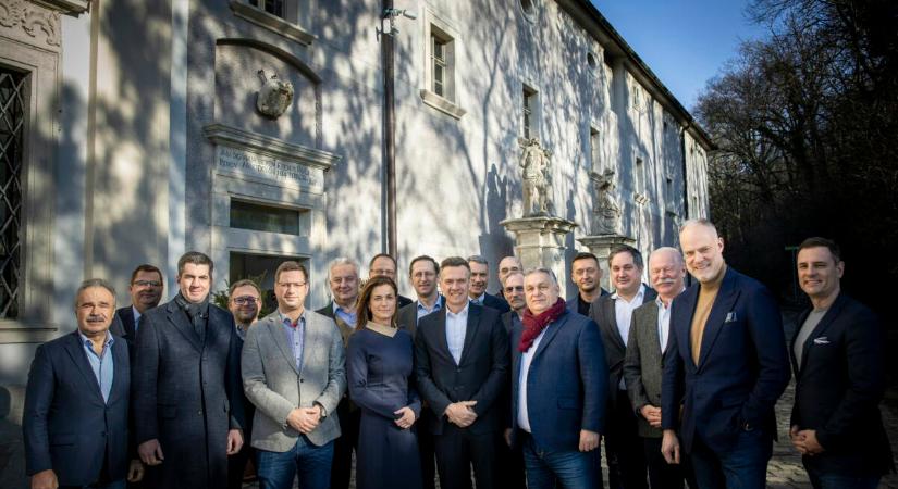 Kormányátalakításra készülhet Orbán Viktor, Navracsics lehet a nagy nyertes
