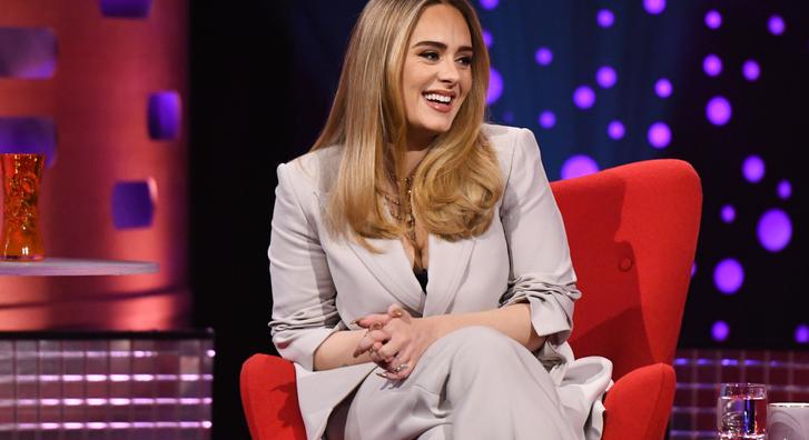 Adele irigykedik az online társkeresőket használó barátaira