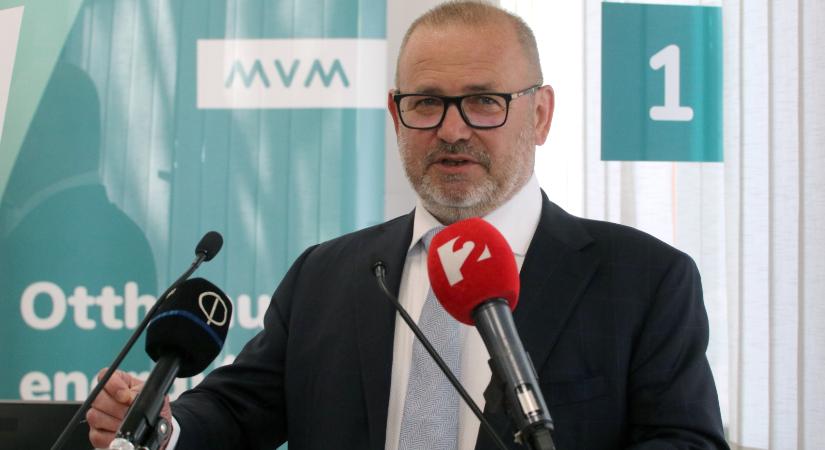 A kormány bejelentette, hogy az új gázévben megfeleződik a távhő ára