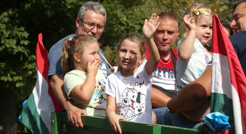 A szombati szennai Szent Mihály ünnepet főzőverseny, koncertek és bábelőadás is gazdagította