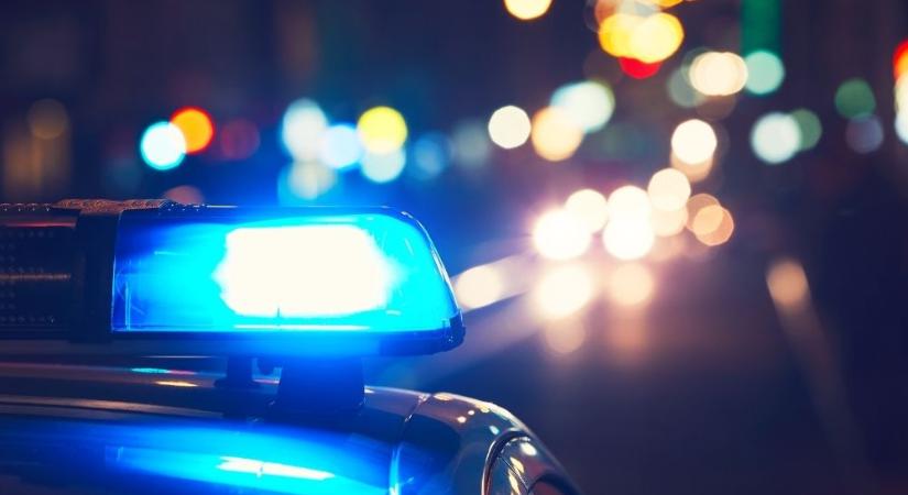 Durva baleset Szigetszentmiklós közelében! Egy autómentőbe rohantak bele, a vétkes sofőr lelépett a helyszínről