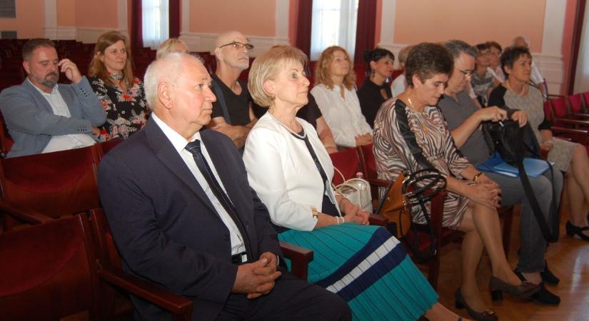 Együtt emlékeztek meg a donorokról a hozzátartozók és a szervátültetettek Félegyházán – galériával