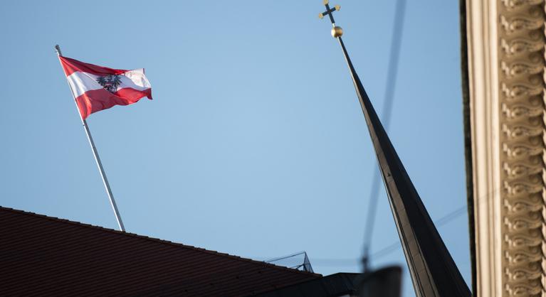 Tovább gyűrűzik a „hamburgeres videó” miatti botrány Ausztriában