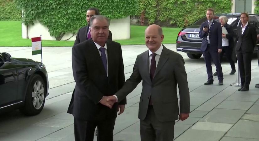 Volt szovjet tagállamok vezetőit fogadta a német kancellár