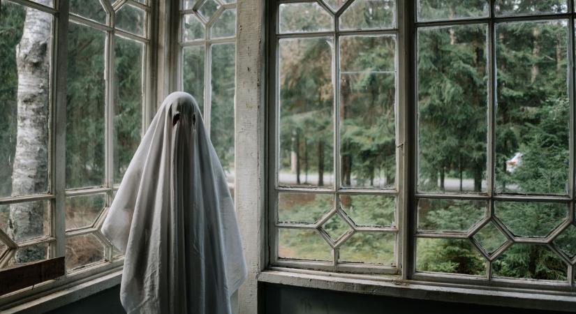 Videón rögzítették a paranormális jelenséget: szellem jelent meg a házban