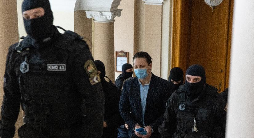 Völner és Schadl dolgát igencsak megnehezítheti, hogy 22-ből 10 vádlott már beismerte a bűnösségét