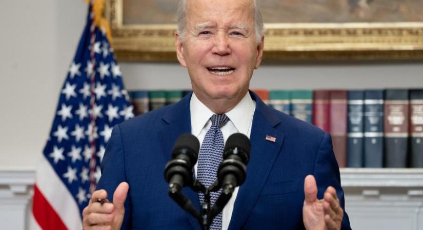 Joe Biden Ukrajna támogatásának a folytatását sürgeti, miután az erről szóló rendelkezéseket kihagyták az utolsó pillanatban elfogadott kongresszusi megállapodásból