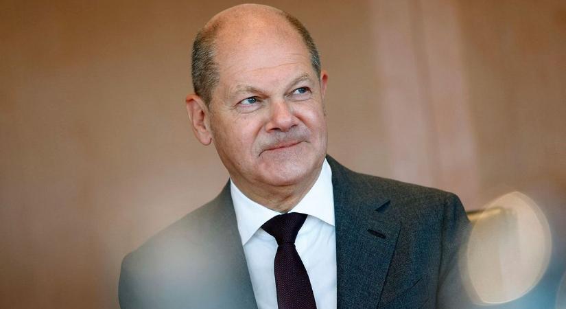 Az olasz védelmi miniszter szerint Scholz képmutató menekültpolitikát folytat