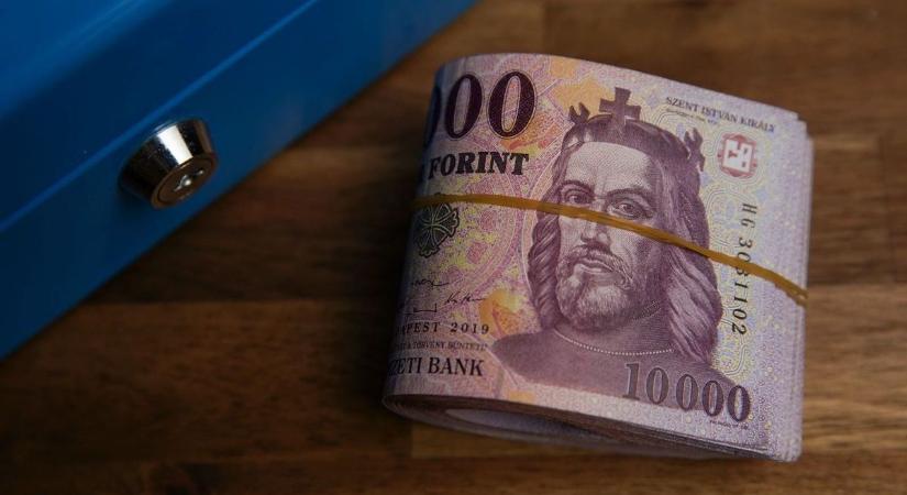 Lendületet kapott reggel a forint