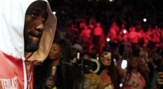 Crawford lecsapott Charlóra: hagyta, hogy Canelo elverje, mintha az apja lenne!