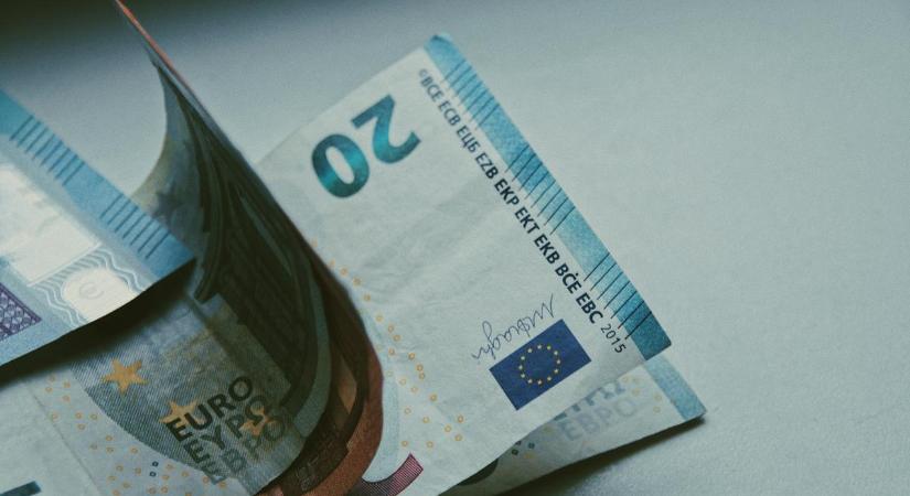 Visszajöhet a 400-as euró? A nyáron a világ egyik legrosszabb devizája volt a forint