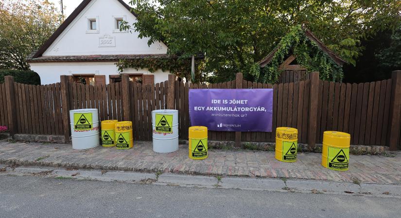 Orbán Viktor felcsúti házához vitt akkuhulladékot a Momentum