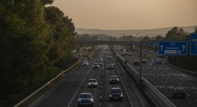Drágák a magyar autópálya-matricák, az évesétt Ausztriában egy húszezressel kevesebbet kell fizetni