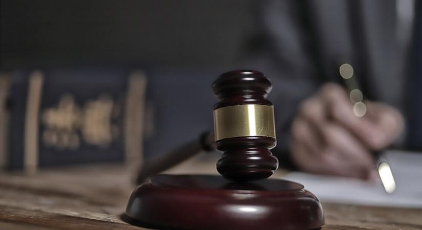 Kavicsot tömtek társai a borsodi iskolás szájába