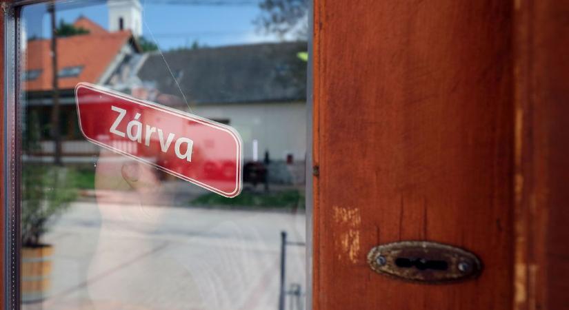 Két héten át zárva tart a földvári strand