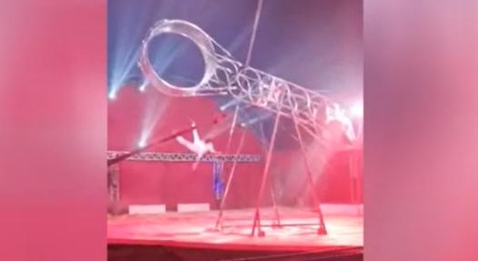 Videón, ahogy métereket zuhan a Richter Cirkusz artistája egy elrontott mutatvány után
