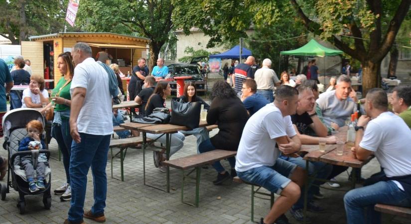 Búcsú és borutca volt Bánhidán - fotókon a Puskin környéki mulatság