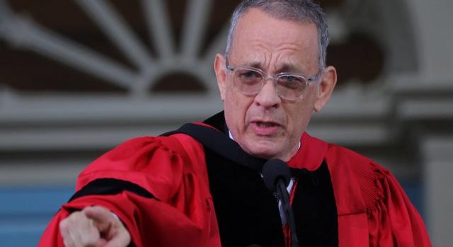 Kiakadt Tom Hanks, mert a deepfake-arcával reklámoznak egy fogászati biztosítást
