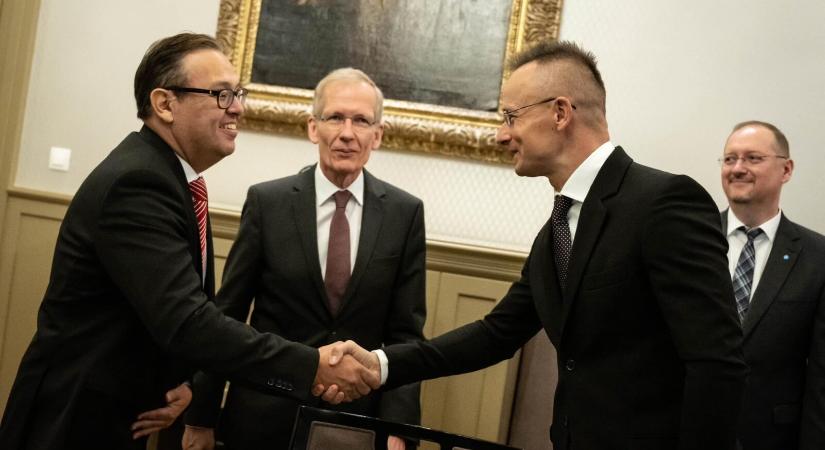 Szijjártó Péter: 2024-ben a gazdasági növekedés újraépítése lesz a feladat