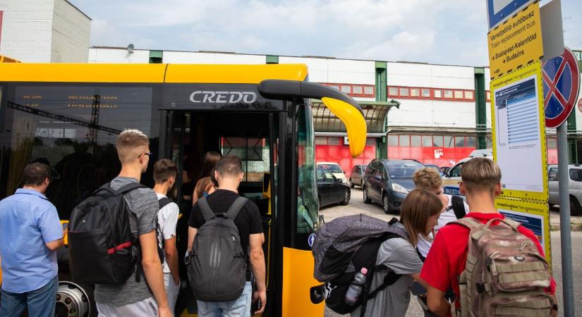 Utazók figyelem! Változik a pótlóbuszok megállási rendje a Tatabánya-Budapest vasútvonalon
