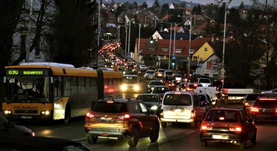 Hiába a választási ígéretek, még éveket várhatnak a szentendreiek a 11-es út felújítására