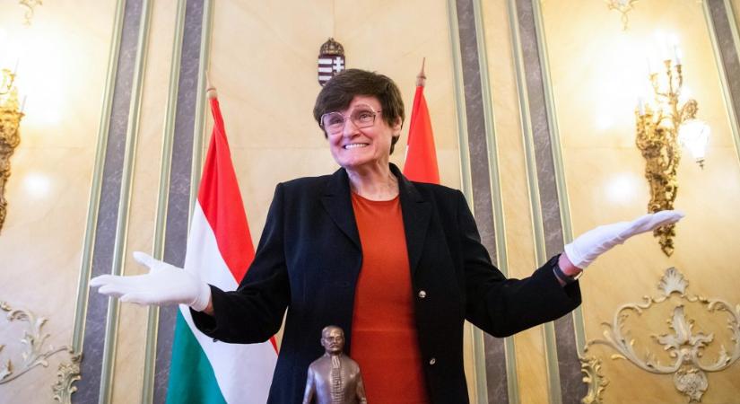 „Lesznek ott még nagyon váratlan, nagyon komoly felfedezések” – kollégája és egykori tanárai beszéltek Karikó Katalinról