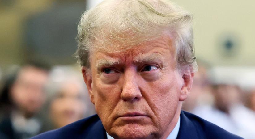 Trump arról beszélt, inkább áramütés végezzen vele, mint cápatámadás