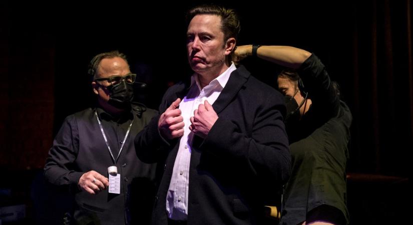 Mémcsata tört ki Elon Musk és a kijevi vezetés között