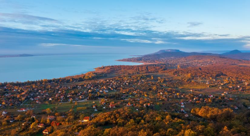 Ősszel sincs nyugalom a Balatonnál: durva, mennyien látogatnak most a magyar tengerhez