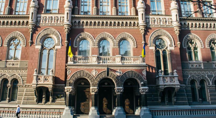 Az Ukrán Nemzeti Bank keddtől rugalmas dollárárfolyamot vezet be