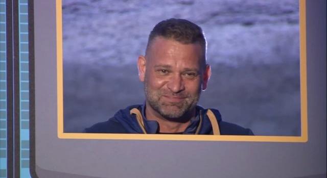 Nudista strandon érte baleset Joe-t