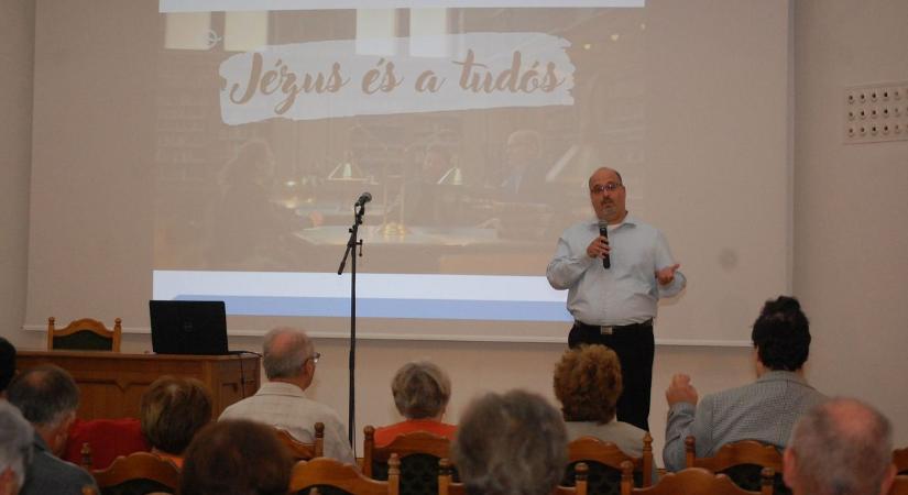 A tudomány és a hit kapcsolatáról volt szó a Hungarikum Ligetben