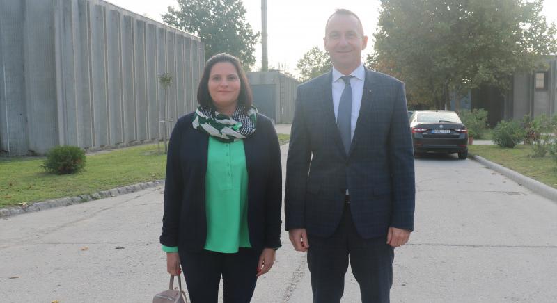 Filvig Géza bemutatta a Vagyonhasznosítási Kft. új vezetőjét – 100 milliós értékben érkeznek parkgondozó gépek