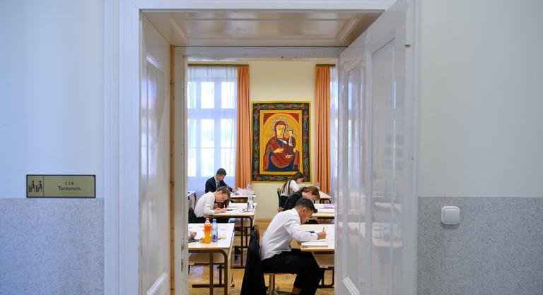 Hamarosan kezdődik az őszi szünet az iskolákban, az óraátállítást sem ússzuk meg