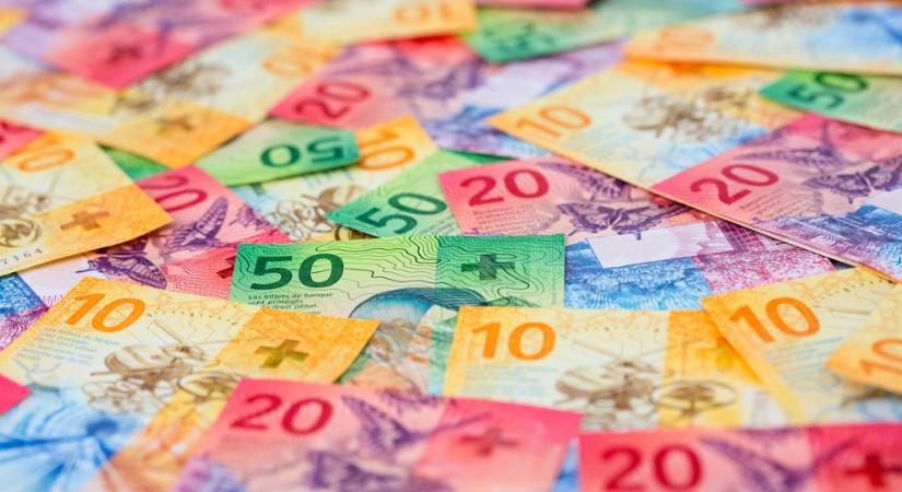 Beesett a forint, lassan 404 a svájci frank, 390 felé közeledik az euró