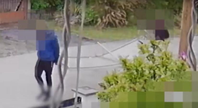 Angyali nyugalommal sétáltak a lopott lemeztetővel atcán, amikor szembejött velük a tulaj – videó