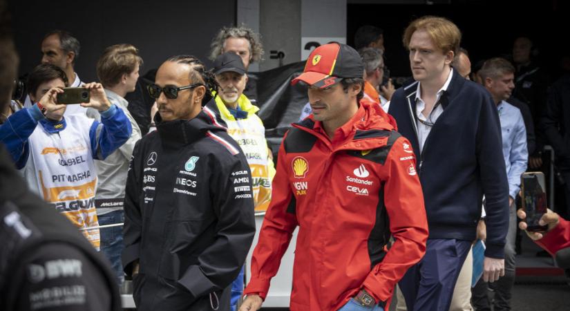 Hamilton nyíltan beszélt a Ferrarival történt kapcsolatfelvételről