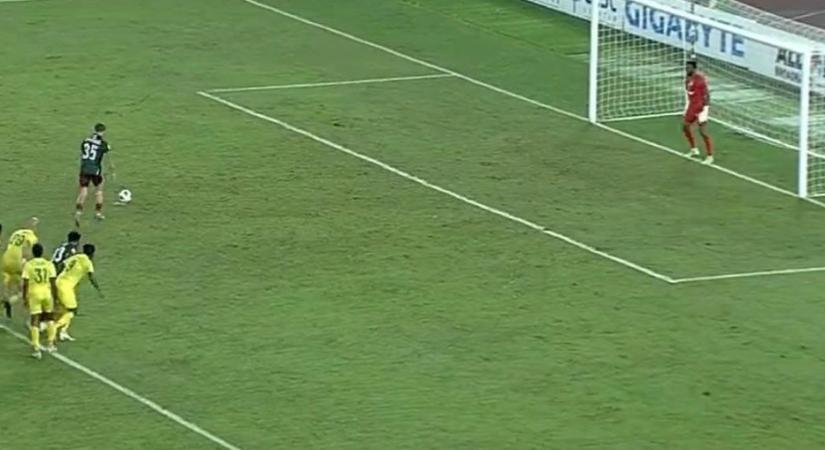 Ilyet sem gyakran látni: a válogatott focista büntetőjén röhög a világ - videó