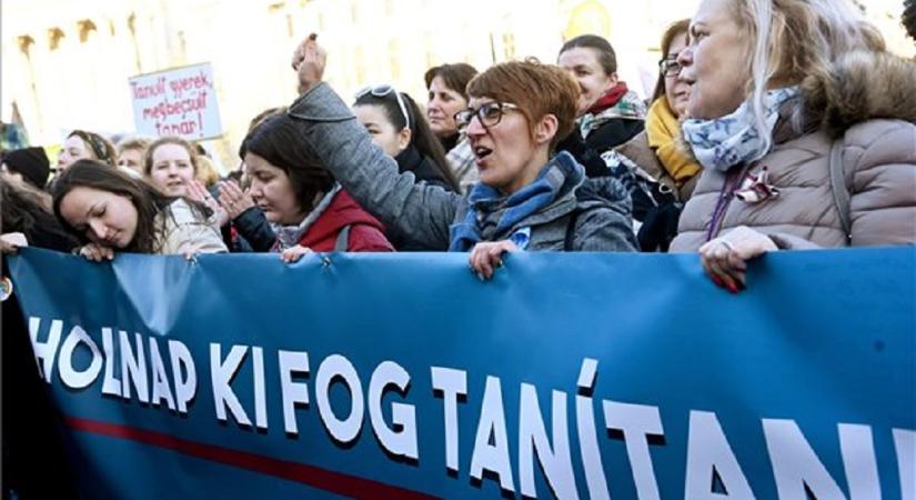 Összeomlik az oktatás? A kormány által létrehozott Nemzeti Pedagógus Kar szerint is 1200 tanár mondhatott fel