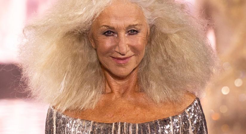 A 78 éves Helen Mirren megint emlékezetessé tette a párizsi show-t: hatalmas frizurájával gyönyörű volt a kifutón