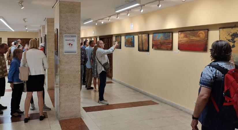 Képzőművészeti alkotások díszítik a salgótarjáni Vármegyeháza falait