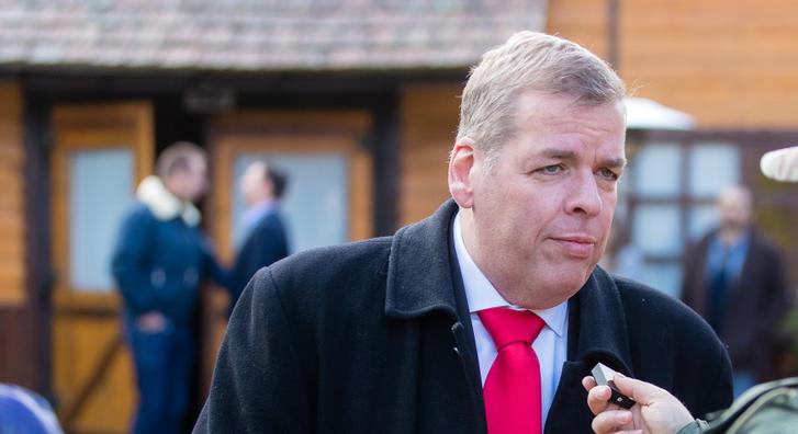 Schmuck Andor a Kőgazdag Fiatalok egyik szereplőjével randizik: „Igazi úriember!”