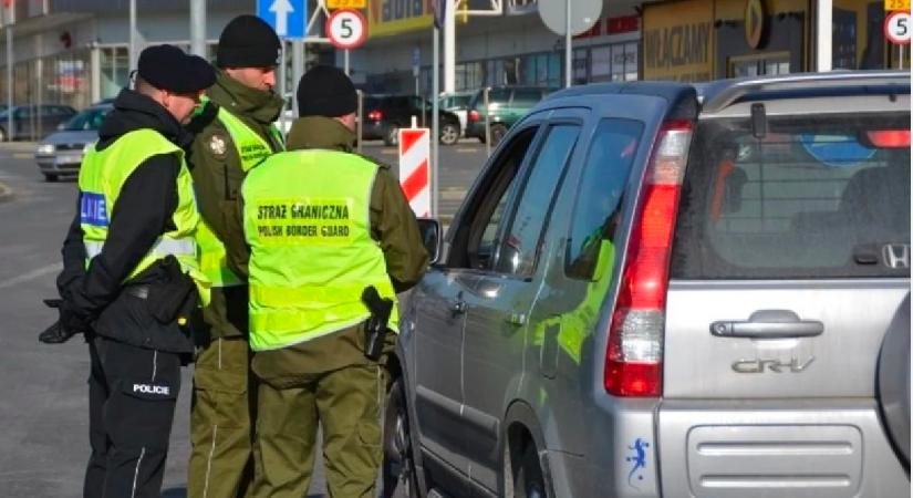 Csehország és Lengyelország visszaállítja az ellenőrzést a szlovák határon