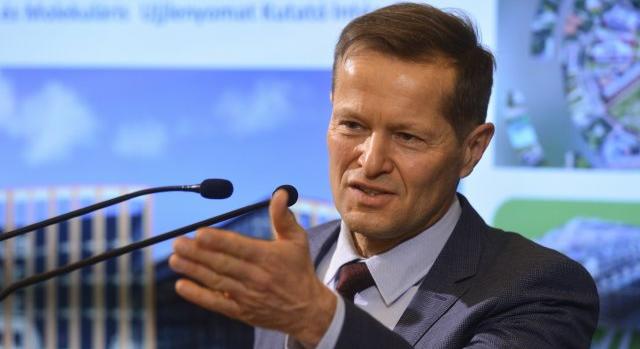 Krausz Ferenc és társai kapták a fizikai Nobel-díjat