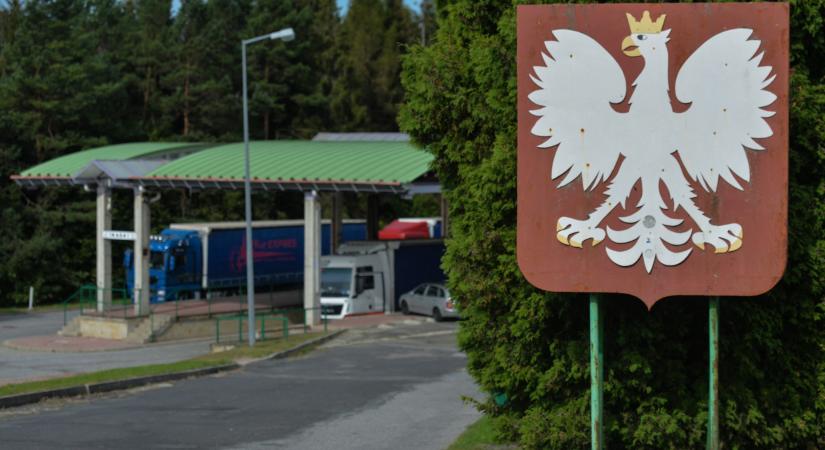 Az illegális bevándorlás miatt a csehek és a lengyelek is visszaállítják szerdától a szlovák határ ellenőrzését
