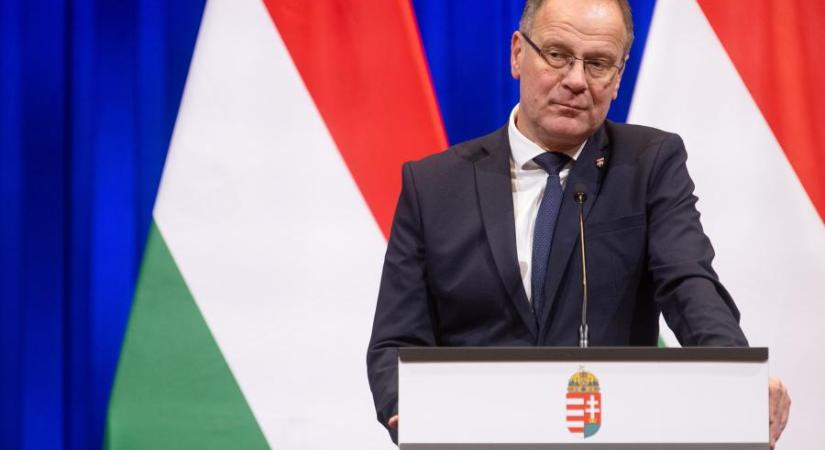 Navracsics Tibor nem tud arról, hogy Ukrajna támogatásáért cserébe oldanák fel az uniós forrásokat