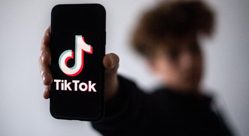 Megszólalt Orbán Viktor sajtófőnöke a miniszterelnök TikTok-videóinak gyanús nézettségváltozásairól