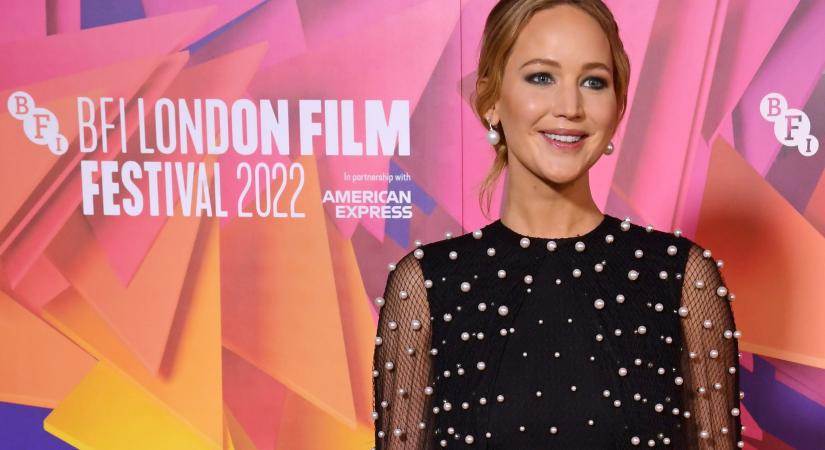 Jennifer Lawrence arca teljesen megváltozott, még a rajongói sem ismerik fel