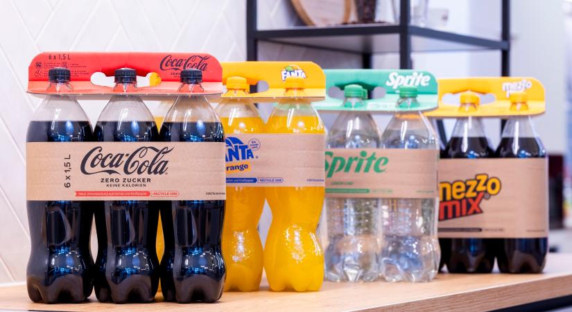 A DS Smith és a Coca-Cola az egységcsomagolás műanyag hordfüleit a „DS Smith Lift Up” csomagolási innovációra cseréli