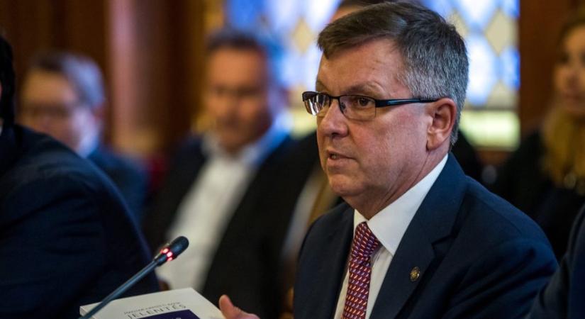 Matolcsy György írásba adta, nem ért egyet Varga Mihállyal